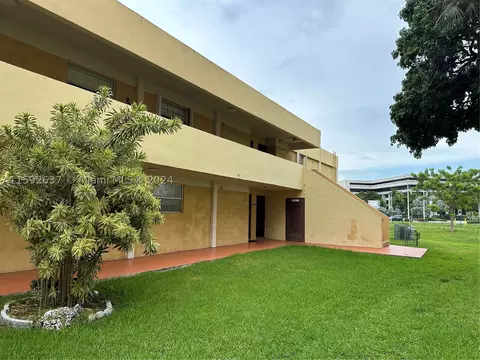 9260 Fontainebleau Blvd #104, Miami, FL 33172