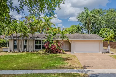 7311 SW 9th Ct, Plantation, FL 33317