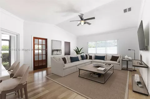 9320 SW 180th St, Palmetto Bay, FL 33157