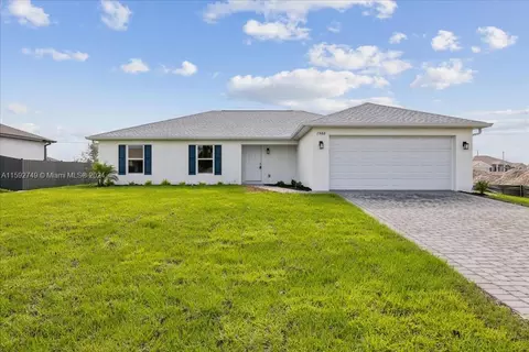 1900 NE 2nd Pl, Cape Coral, FL 33909