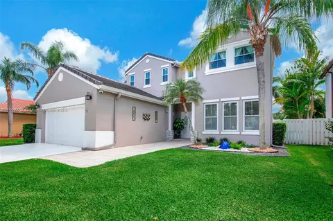 589 Carrington Dr, Weston, FL 33326
