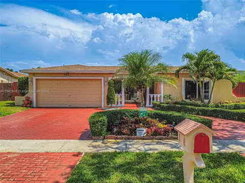 8850 NW 7th Ct, Pembroke Pines, FL 33024