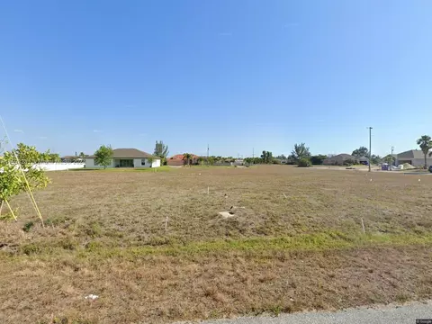 422 NW 9th Ter, Cape Coral, FL 33993