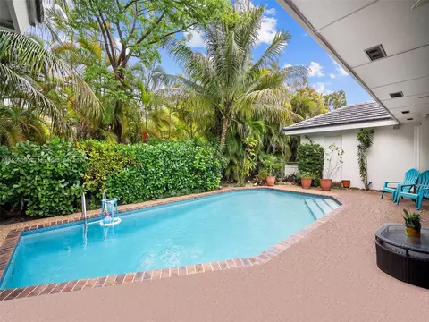 Exterior - 451 Hardee Rd, Coral Gables, FL 33146 photo 3 of 5