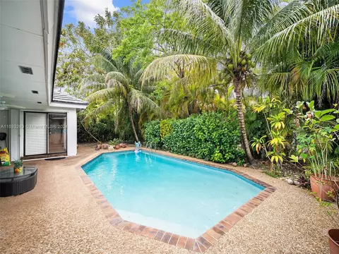 Exterior - 451 Hardee Rd, Coral Gables, FL 33146 photo 4 of 5