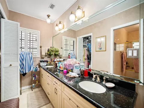 Bath - 451 Hardee Rd, Coral Gables, FL 33146 photo 4 of 5