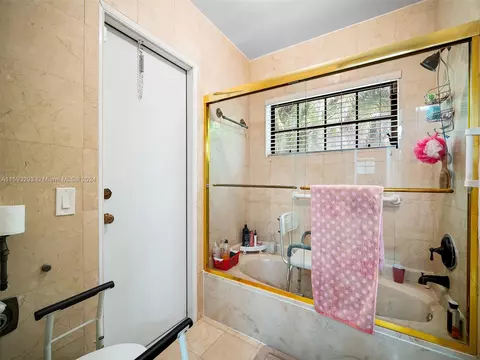Bath - 451 Hardee Rd, Coral Gables, FL 33146 photo 5 of 5