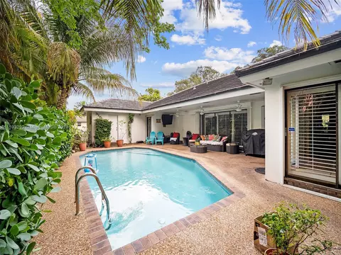 Exterior - 451 Hardee Rd, Coral Gables, FL 33146 photo 2 of 5