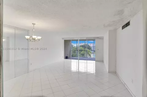 1750 NE 191st St #419-3, Miami, FL 33179