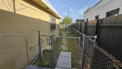 350 E 54th St, Hialeah, FL 33013 photo 4