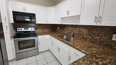 350 E 54th St, Hialeah, FL 33013 photo 28