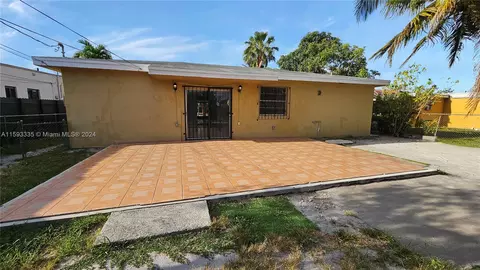 350 E 54th St, Hialeah, FL 33013 photo 9