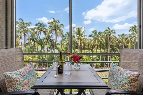 200 NE 14th Ave #422, Hallandale Beach, FL 33009