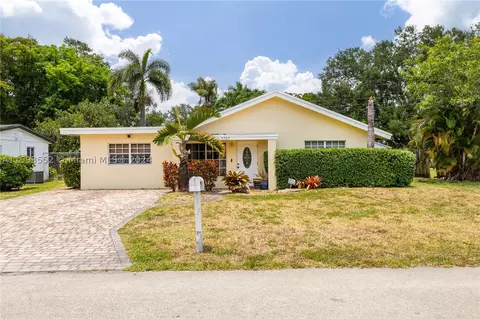 5705 Douglas St, Hollywood, FL 33021