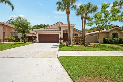 201 SW 203rd Ave, Pembroke Pines, FL 33029