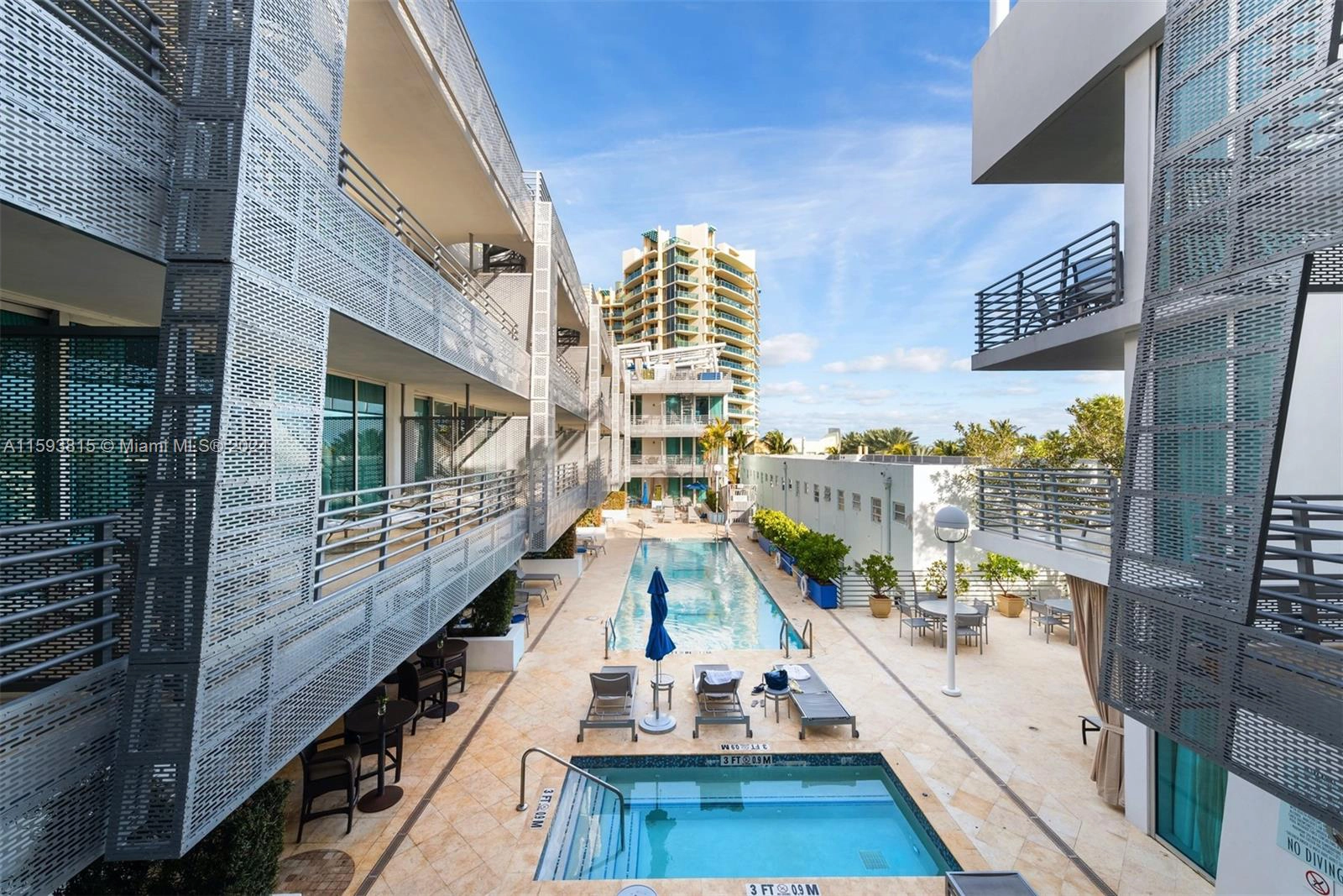 1437 Collins Ave Unit 327