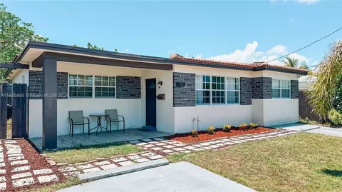 740 SW 7th Ter, Hallandale Beach, FL 33009