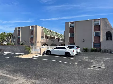 1100 SE 4th Ave #16, Deerfield Beach, FL 33441