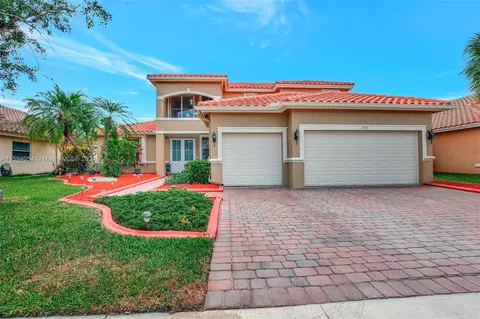 753 SW 190th Ave, Pembroke Pines, FL 33029