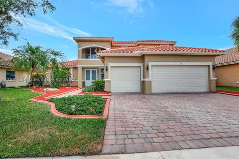 753 SW 190th Ave, Pembroke Pines, FL 33029