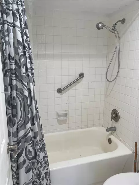 Undisclosed, Hialeah, FL 33015 photo 19