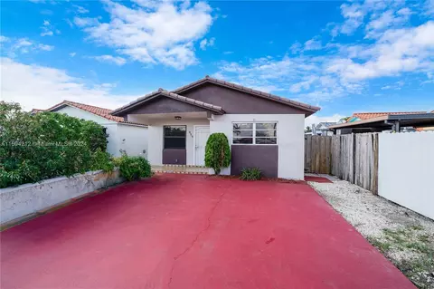 955 W 43rd Pl, Hialeah, FL 33012