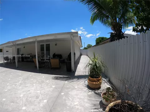 Exterior - 19880 NW 78th Path, Hialeah, FL 33015 photo 2 of 6