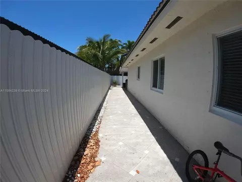 Exterior - 19880 NW 78th Path, Hialeah, FL 33015 photo 3 of 6