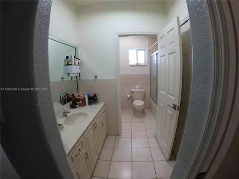 Bath - 19880 NW 78th Path, Hialeah, FL 33015 photo 2 of 3