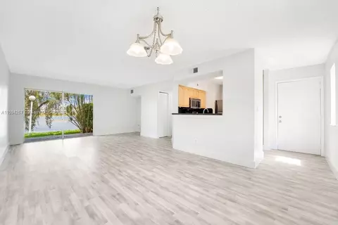 3477 NW 44th St #105, Oakland Park, FL 33309