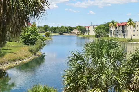 3051 E Sunrise Lakes Dr #211, Sunrise, FL 33322