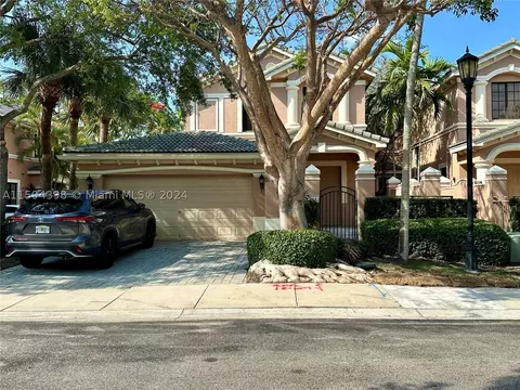 2798 Center Court Dr #3-30, Weston, FL 33332
