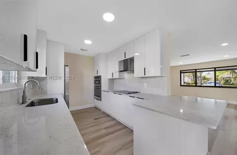 8953 SW 49th St, Cooper City, FL 33328