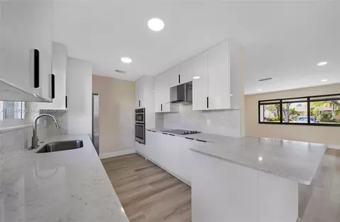 8953 SW 49th St, Cooper City, FL 33328