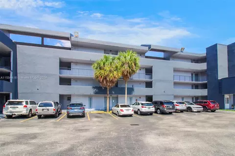 110 Fontainebleau Blvd #104, Miami, FL 33172