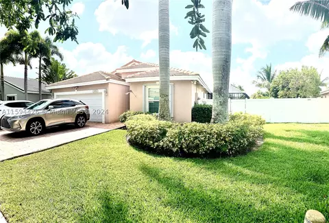 1061 SW 176th Ave, Pembroke Pines, FL 33029