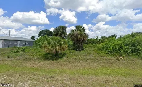 8004 Sunrise Cir, La Belle, FL 33935