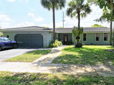 16421 Stonehaven Rd, Miami Lakes, FL 33014 photo 1