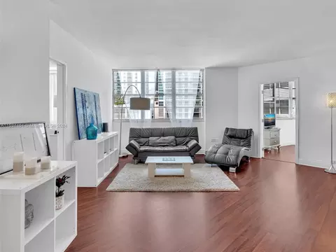 905 Brickell Bay Dr #1022, Miami, FL 33131