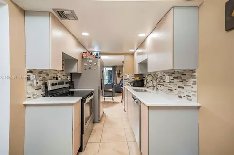 3141 NW 47th Ter #232, Lauderdale Lakes, FL 33319