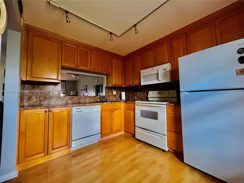 1101 Colony Point Cir #505, Pembroke Pines, FL 33026