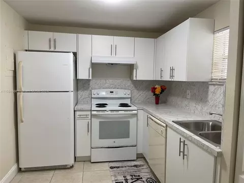 4205 N University Dr #212, Sunrise, FL 33351