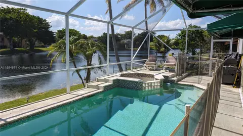 1900 NW 95th Ave, Pembroke Pines, FL 33024