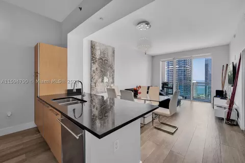 950 Brickell Bay Dr #4203, Miami, FL 33131