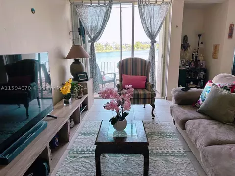 9139 Fontainebleau Blvd #4, Miami, FL 33172
