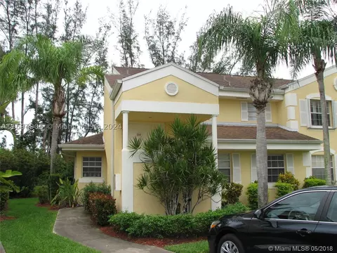 2240 SE 27th Dr #201-D, Homestead, FL 33035