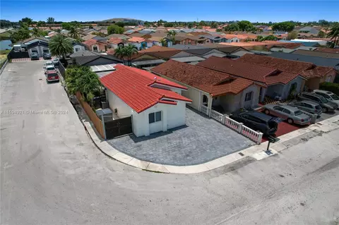 View/Area - 2832 W 75th St, Hialeah, FL 33018 photo 1 of 3