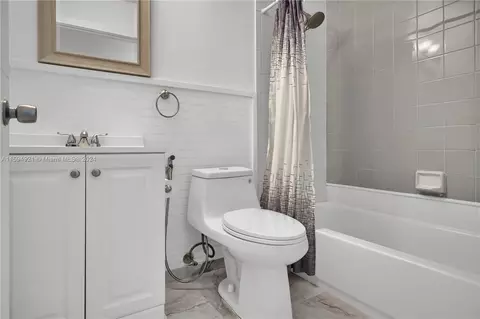 Bath - 2832 W 75th St, Hialeah, FL 33018 photo 2 of 2