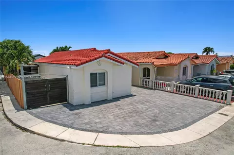 2832 W 75th St, Hialeah, FL 33018