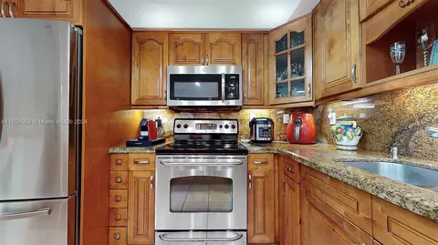 Kitchen - 6880 W 2nd Ln #6880, Hialeah, FL 33014 photo 1 of 4